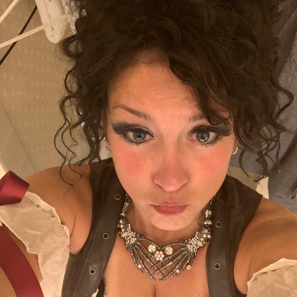 Meet your Posher, Lisa - Picture 5 of 8